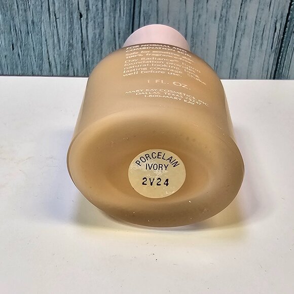 Mary Kay Day Radiance Liquid Foundation - Porcelain Ivory #4483- NIB - Old Stock - Picture 4 of 7
